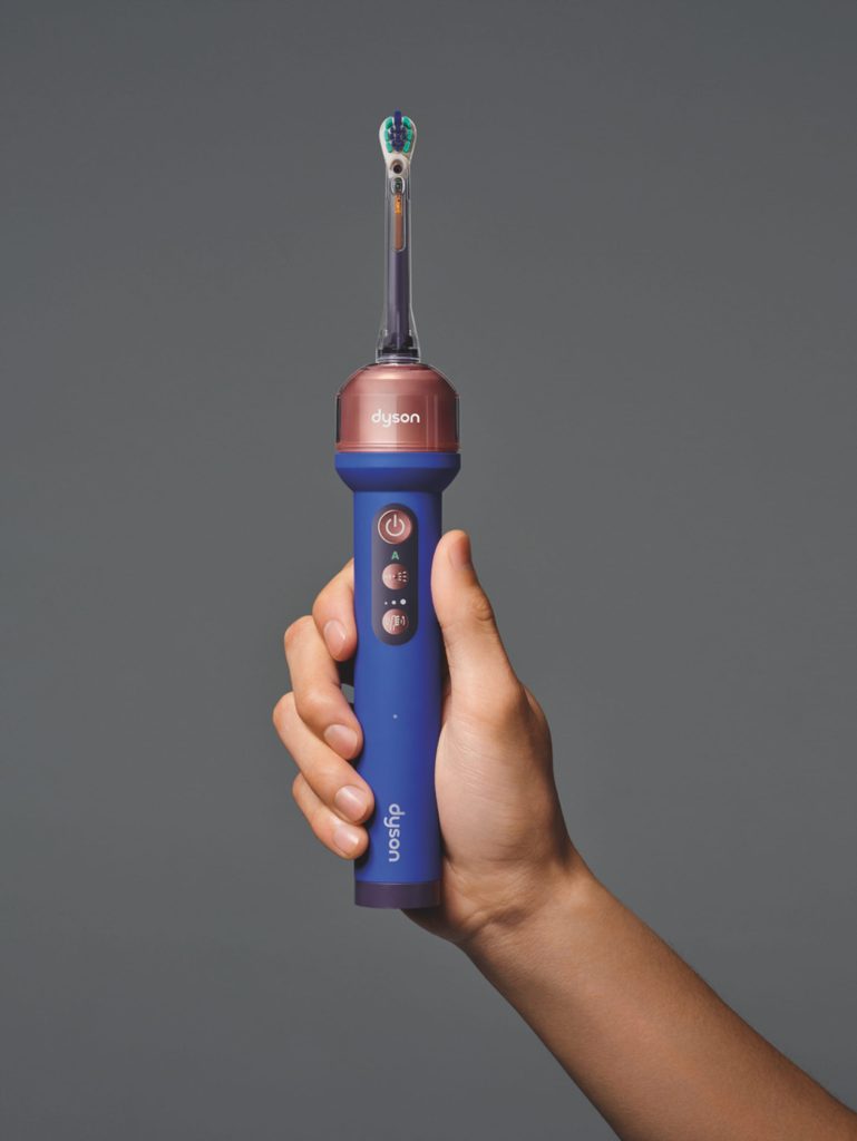 Dyson kameralı diş fırçasını tanıttı 1788252095 OC01 CUBLDROSSVL 046 CMYK FrontOn InHand A1 MONO